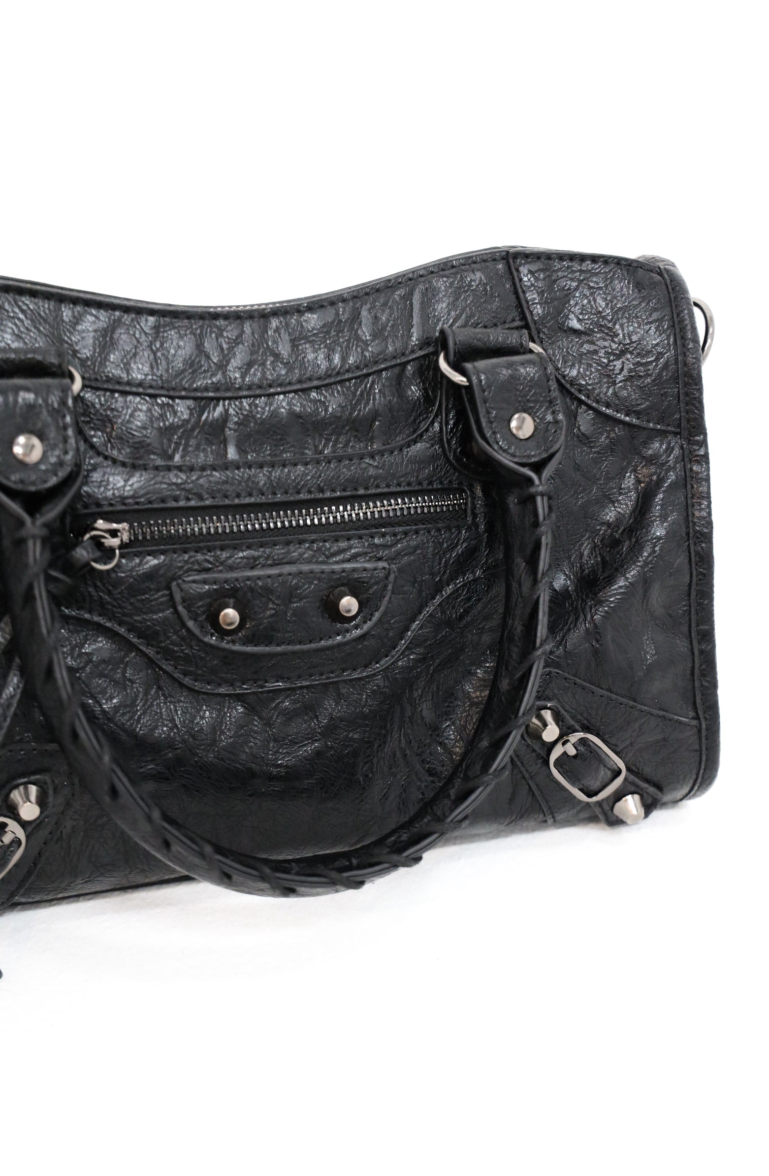 The City in Classic Black – Amour Archive